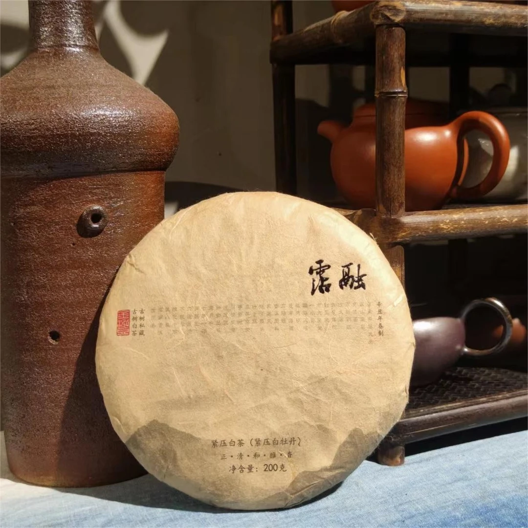 2021年云南普洱古树春茶百年古树霑融白茶200克七子饼茶
