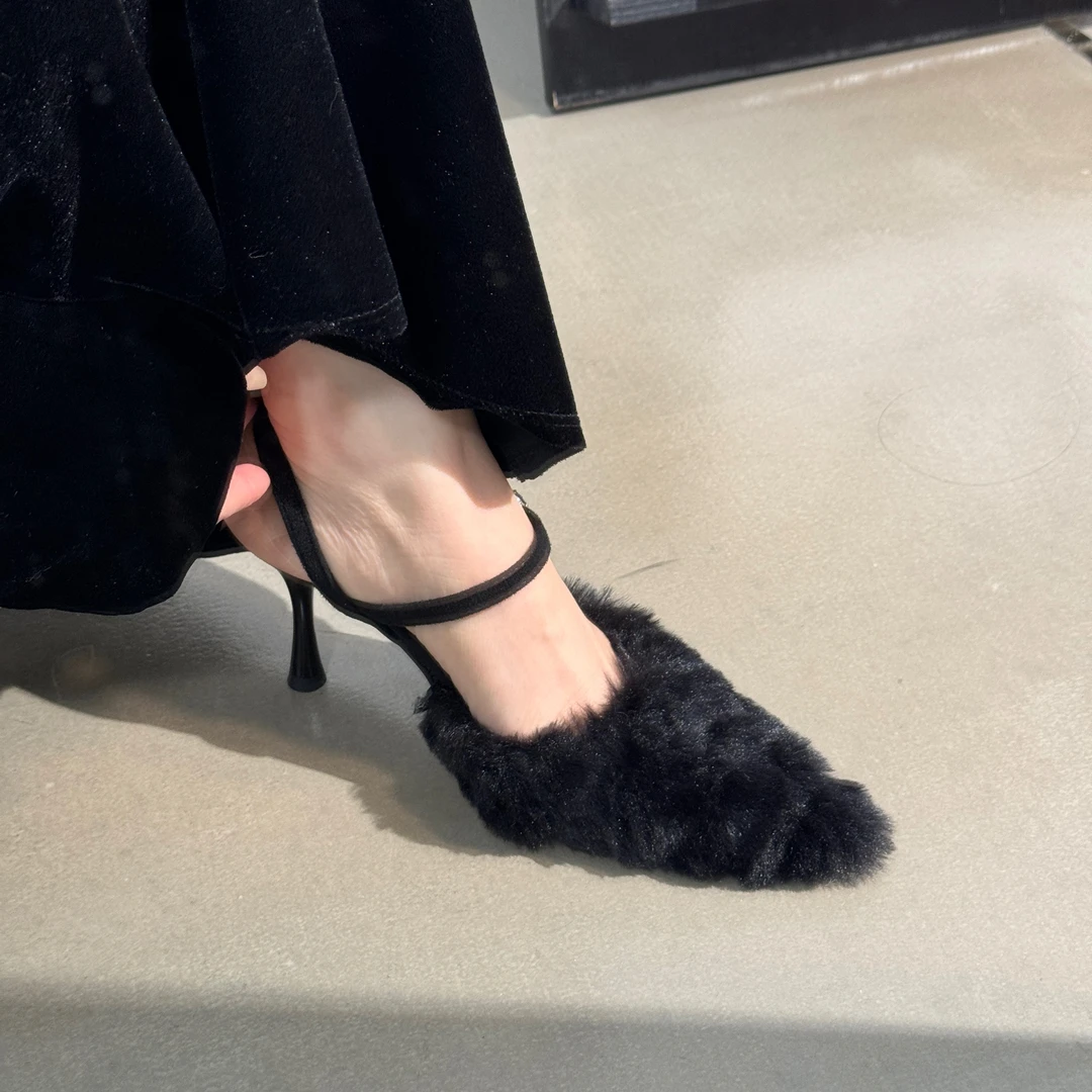 2024年秋冬韩系温柔细跟包头凉鞋时尚一字扣带后空高跟尖头毛毛鞋