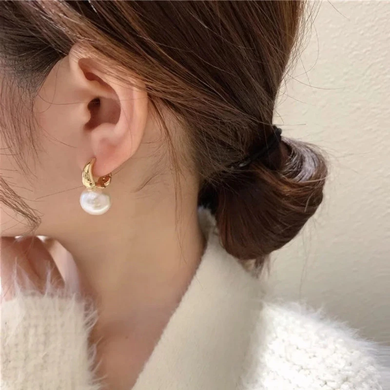 铜合金耳饰 简约耳环韩国东大门耳坠复古白色轻奢百搭ins气质时尚