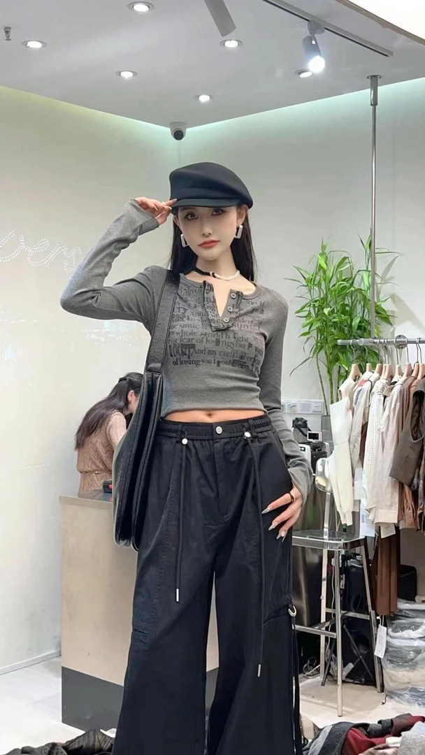 做旧字母短款打底衫时尚T恤