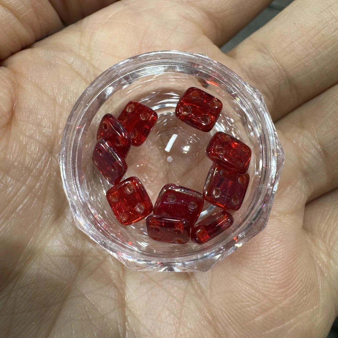 店铺满50元包邮 一罐10颗 透红色方块美甲饰品 豆角推荐