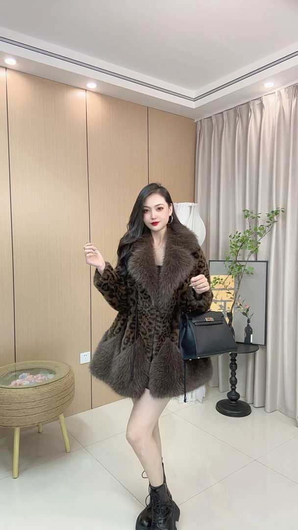 汇美高奢2024新款长款走秀大气冬季保暖女外套