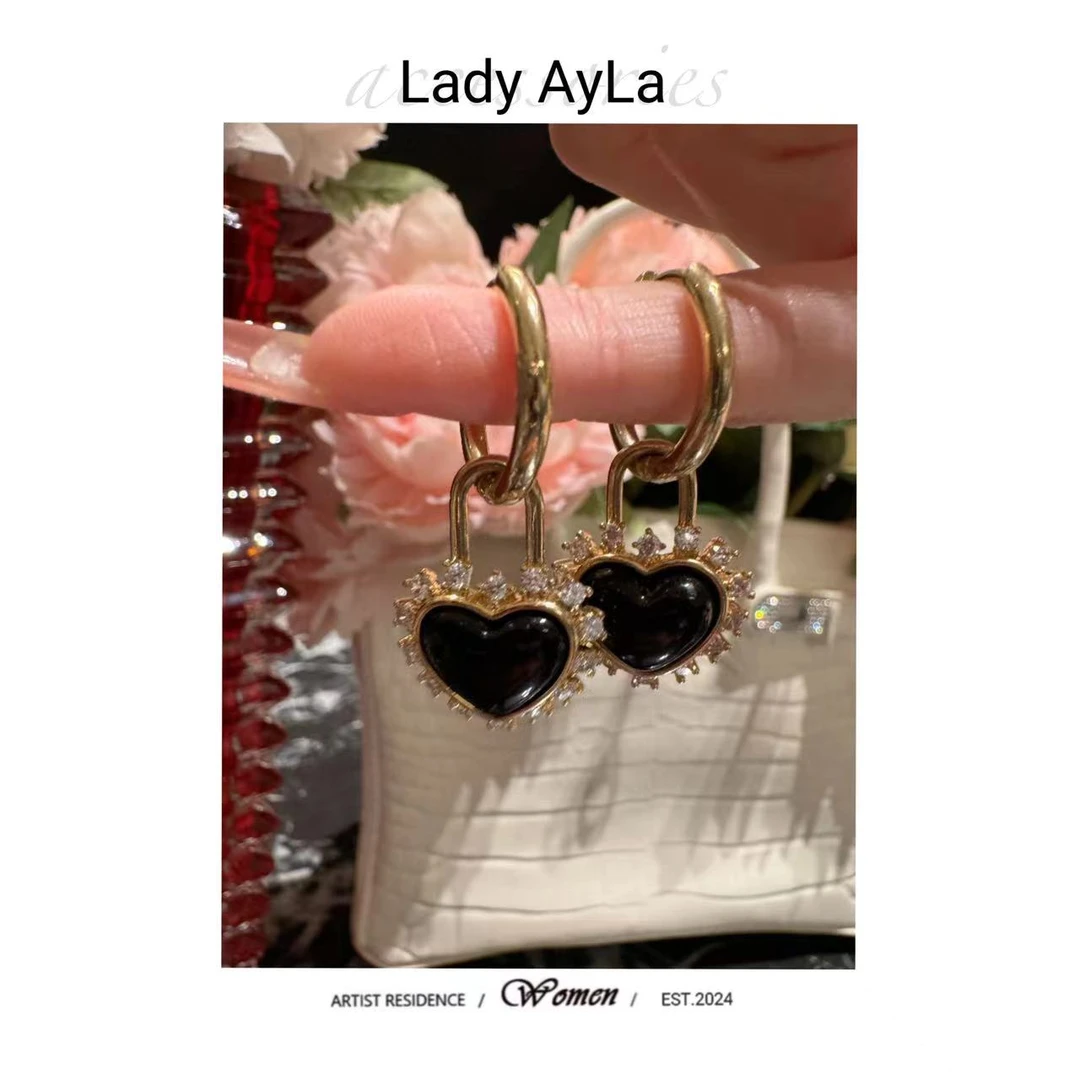 铜合金合成锆石耳饰 爱心闪锆黑色时尚轻奢耳钉AL333