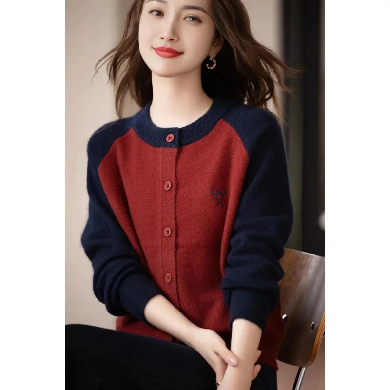 初秋家秋冬季新款刺绣套头开衫