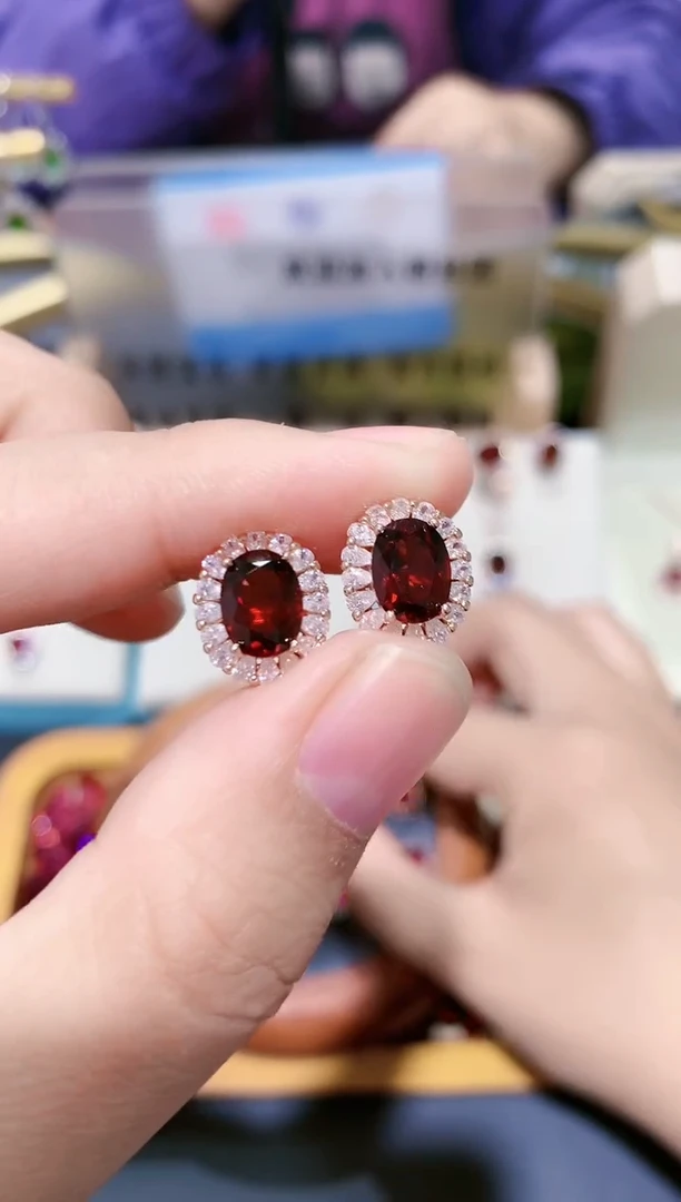 【闪购商品】石榴石耳钉银S925镶嵌天然