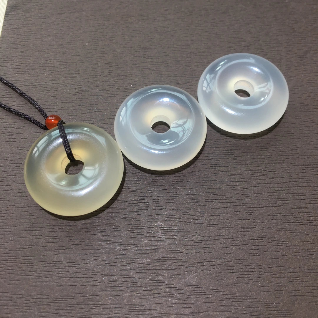 冰透玛瑙玉髓马料平安扣幸福圆满百搭时尚吊坠（多样性发货发其一）