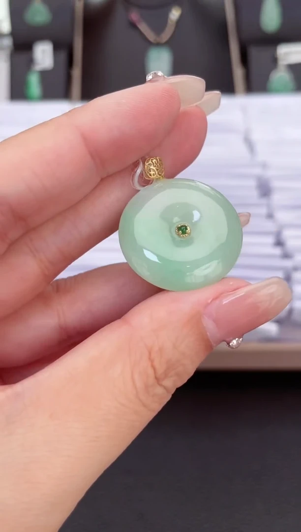 【闪购商品】翡翠颈饰18K金镶嵌平安扣