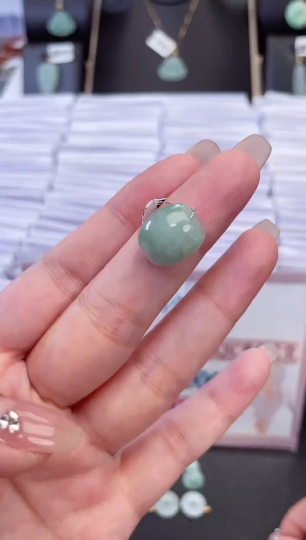 【闪购商品】翡翠吊坠(赠链)未镶嵌{多样性发一件}DY-776