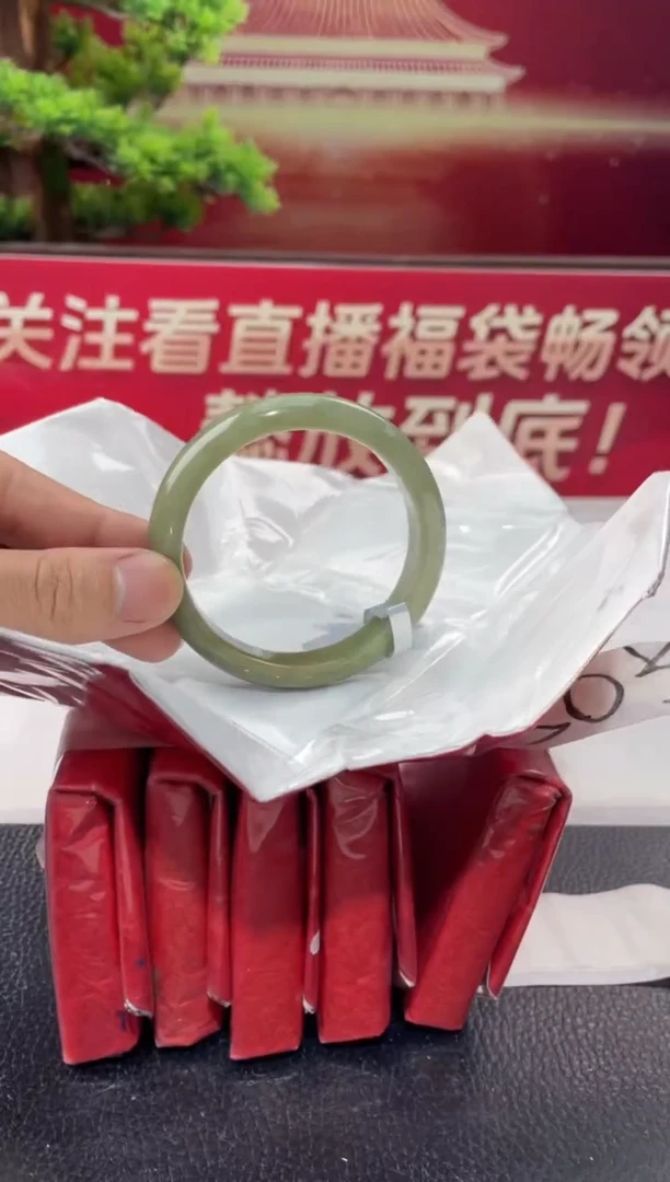 【闪购商品】翡翠手镯未镶嵌手镯6