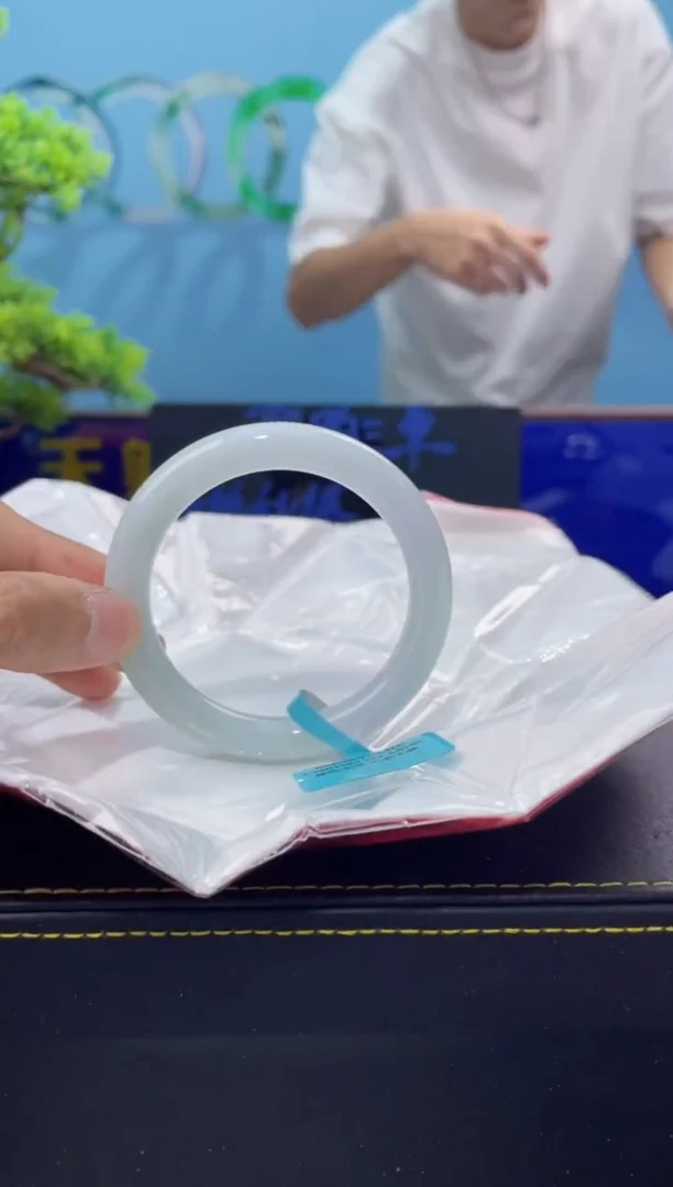 【闪购商品】翡翠手镯未镶嵌手镯14