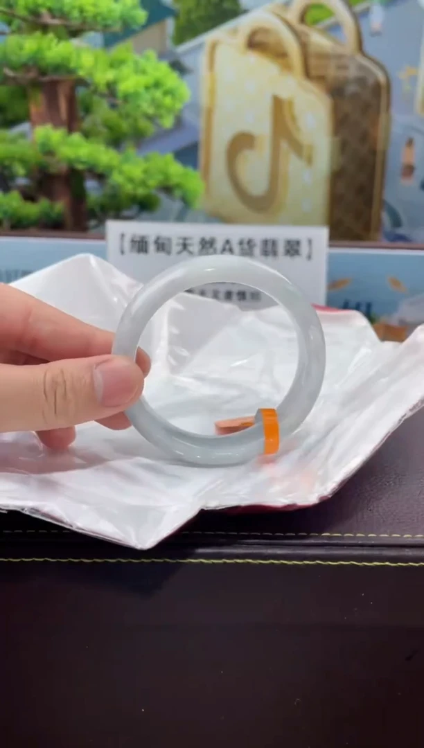 【闪购商品】翡翠手镯未镶嵌手镯7