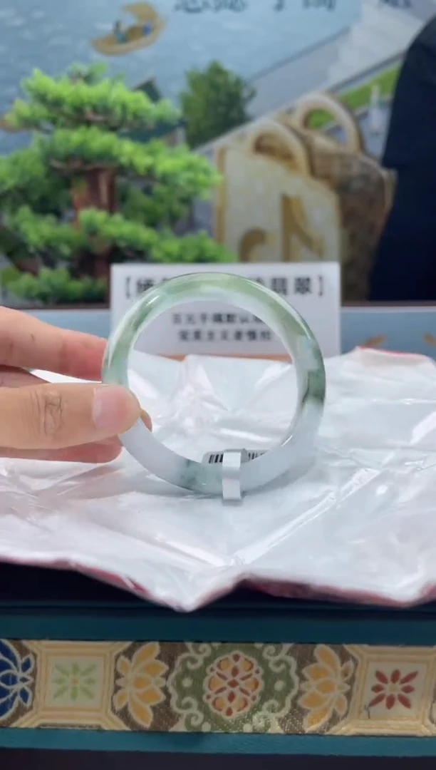 【闪购商品】翡翠手镯未镶嵌手镯18