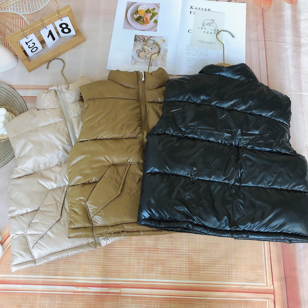 A区后面儿童冬季简单款C字母加厚马甲