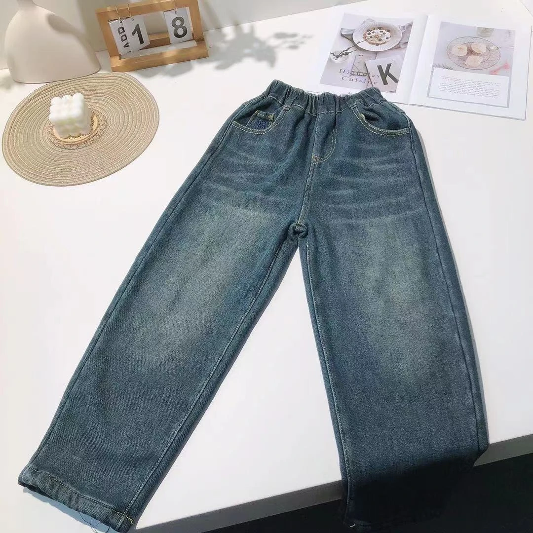 C055儿童冬款加字母牛仔裤不挑图