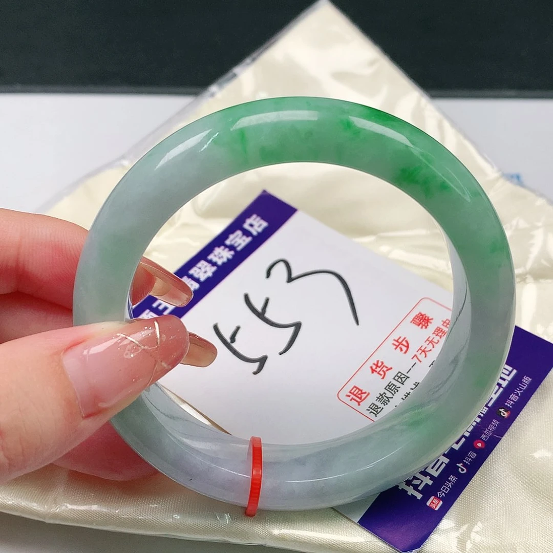 翡翠手镯未镶嵌翡翠手镯