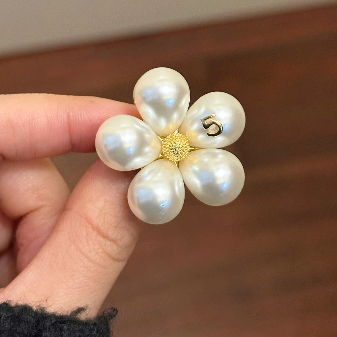 铜合金仿珍珠胸针 Y0007时尚气质花朵优雅复古气质胸针