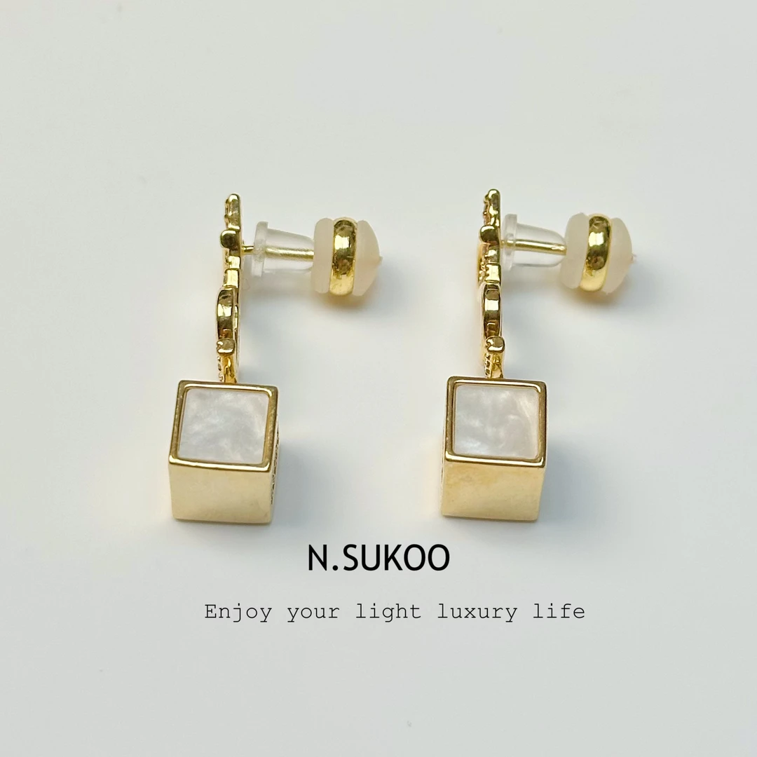 铜合金合成锆石耳饰 E0158 时尚轻奢百搭休闲精致名媛耳环