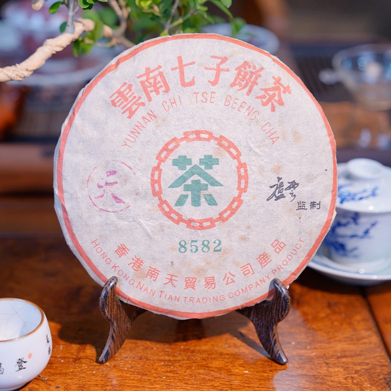 2002年卢云香港南天8582生茶357g