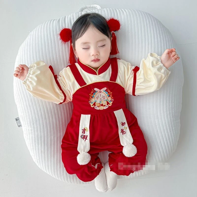 婴儿春秋季中国风喜庆红色卡通连体衣女宝宝满月周岁新年哈衣爬服