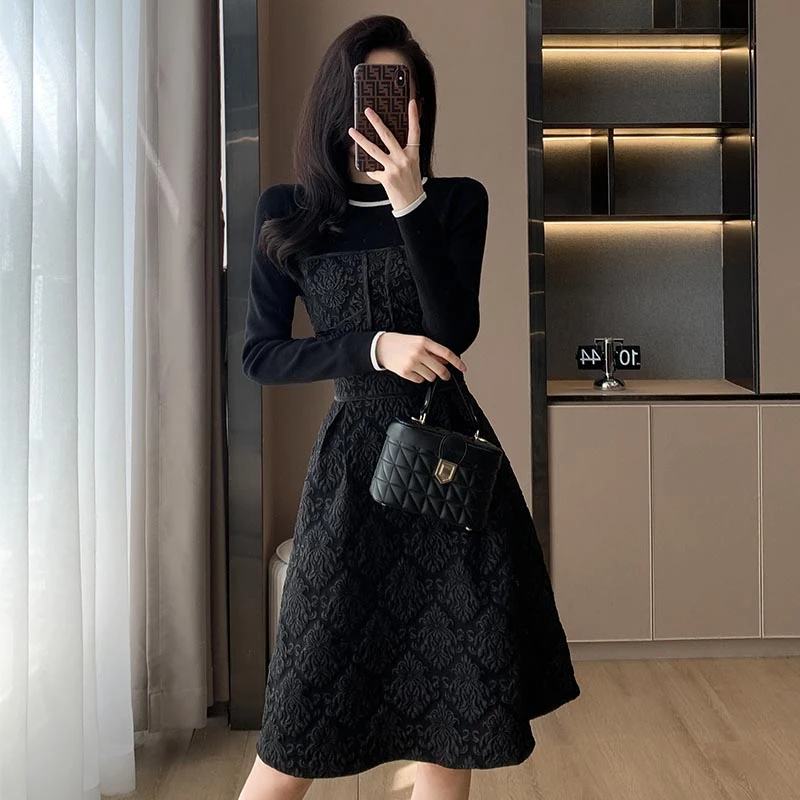 赫本风连衣裙女士秋冬季2023新款法式气质名媛高端显瘦修身小黑裙