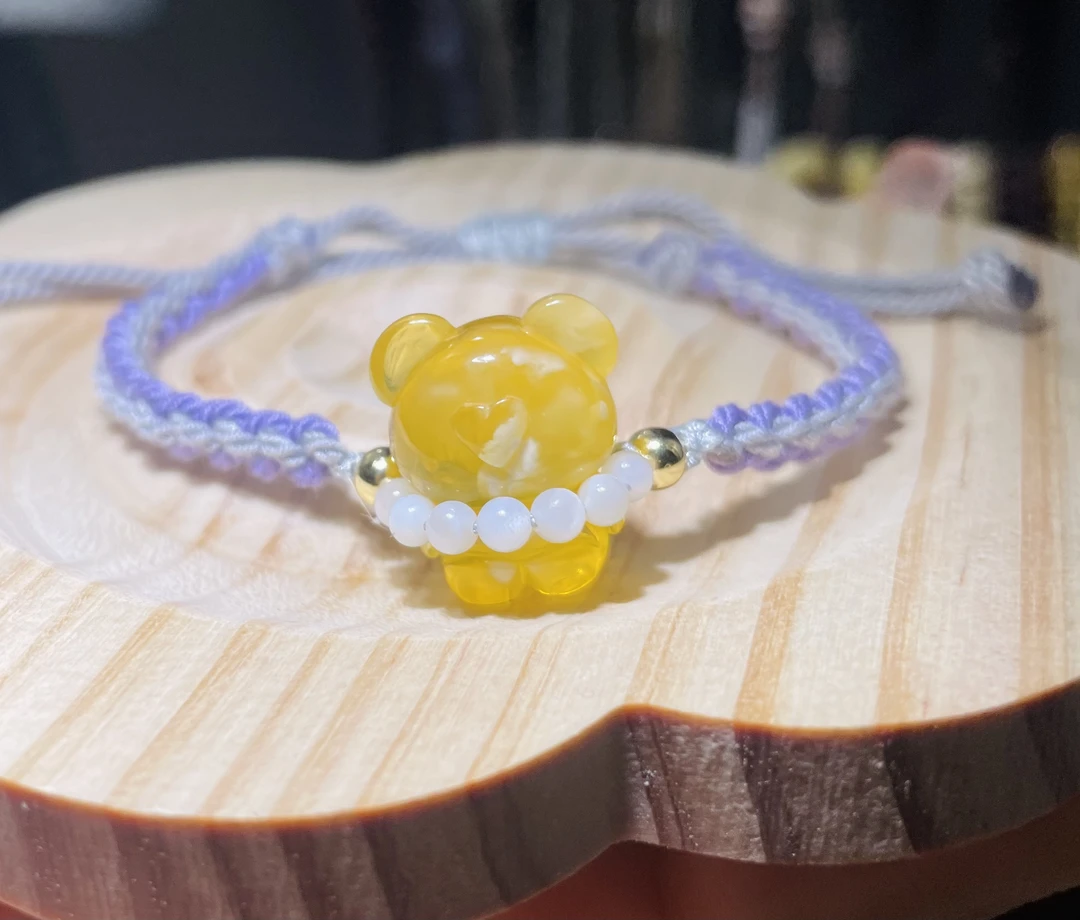 天然瓷白花蜜蜡小熊手绳