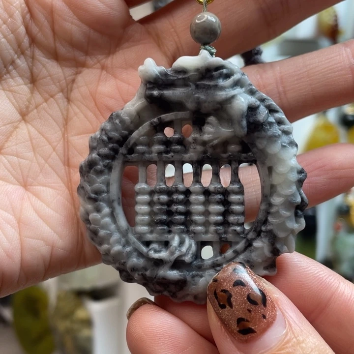 蛇纹石玉颈饰合金