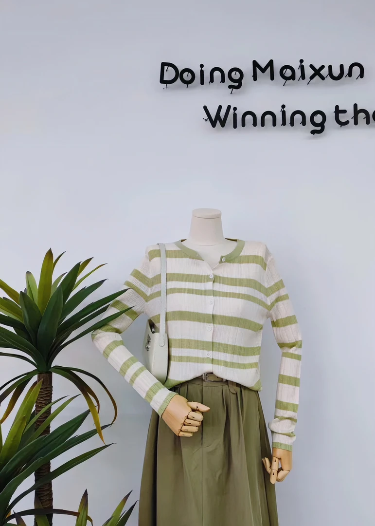 组合链接，主播给编码去拍衣服