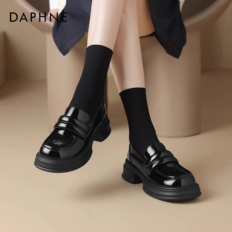 达芙妮漆皮乐福鞋女2025新款英伦风厚底小皮鞋中跟通勤软底单鞋女