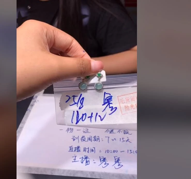翡翠皇后 天然翡翠阳绿男女款吊坠/定制