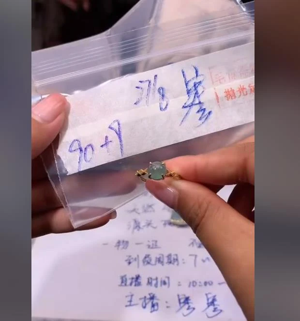 翡翠皇后  天然翡翠阳绿男女款吊坠/定制