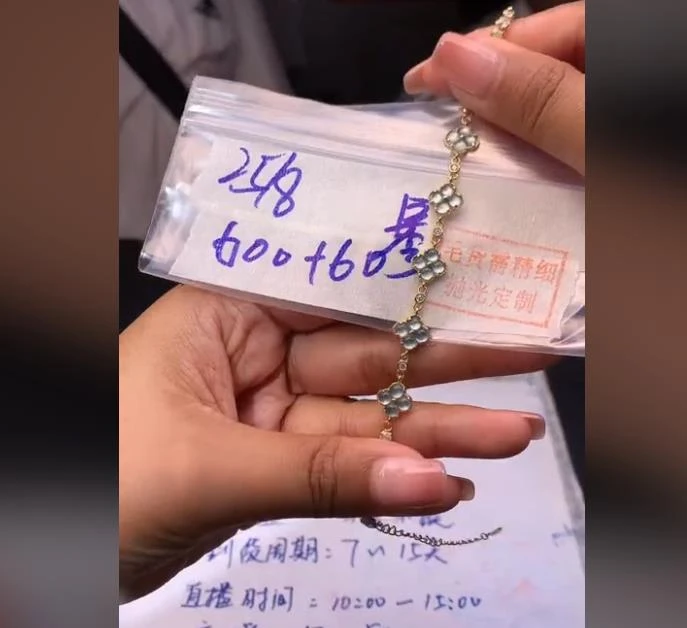 翡翠皇后 天然翡翠阳绿男女款吊坠/定制