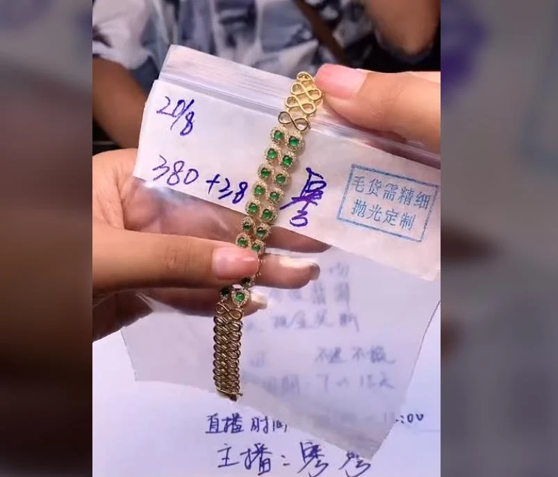 翡翠皇后  天然翡翠阳绿男女款吊坠/定制
