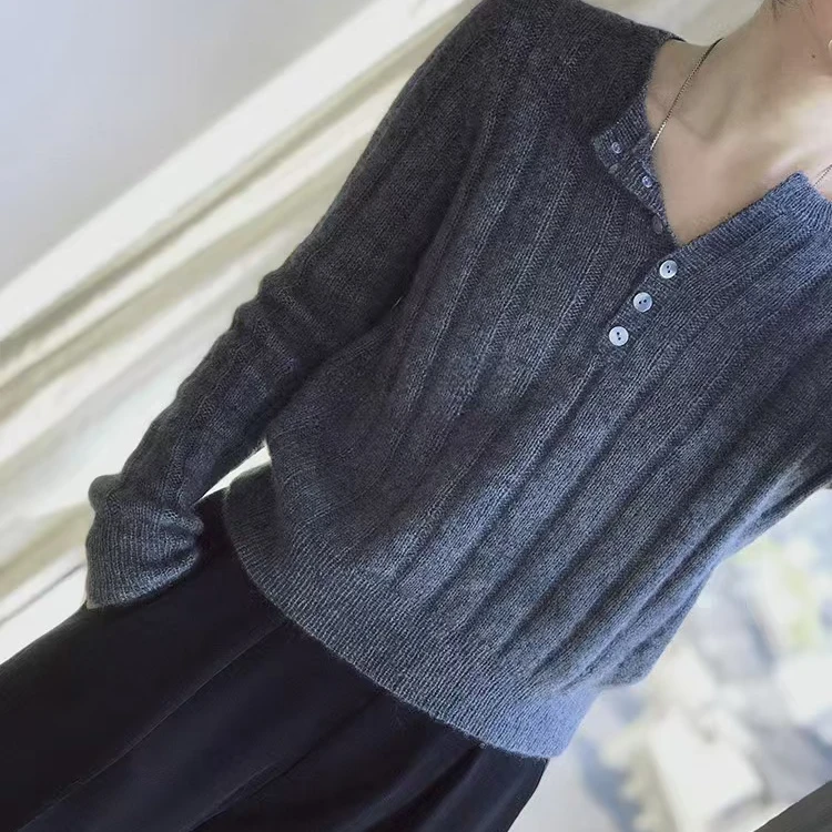 气质百搭纯羊毛衫针织打底衫秋冬新款女装套头长袖圆领系扣上衣