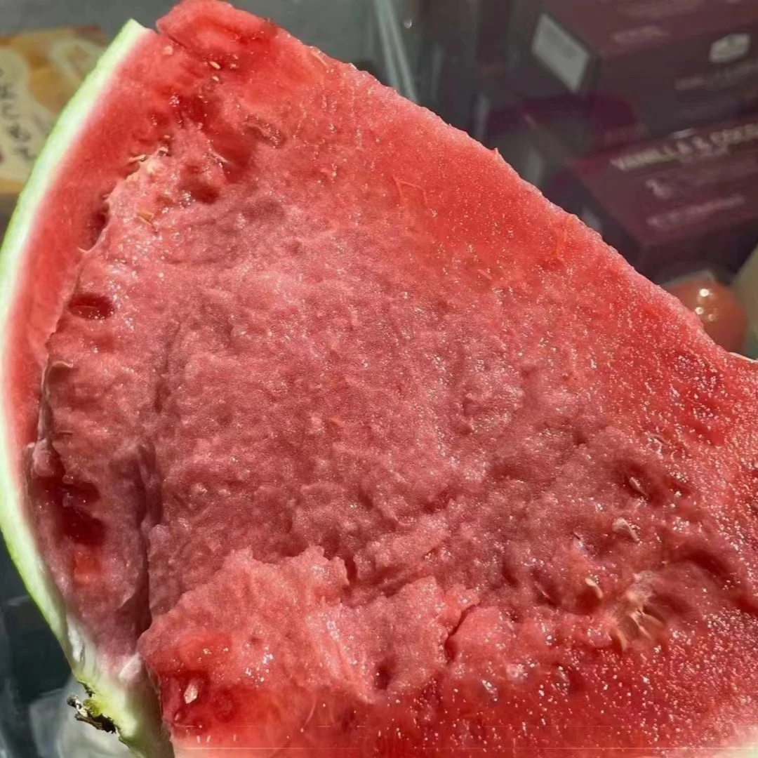 麒麟西瓜一个  约10斤左右