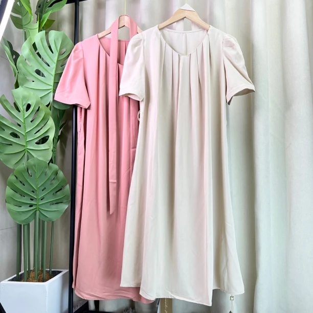 2205品牌撤柜女装时尚显瘦设计感气质连衣裙