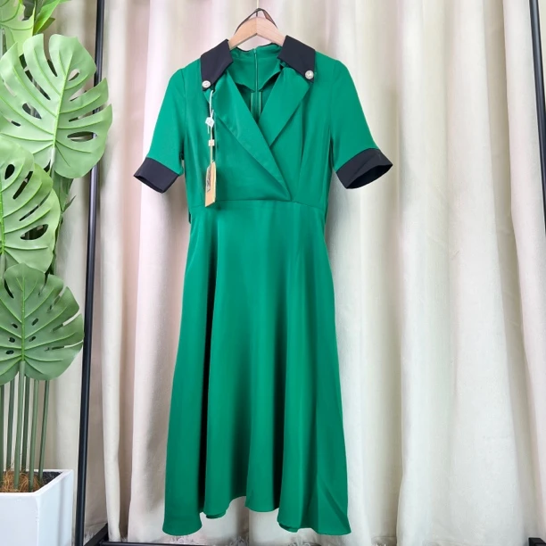 207品牌撤柜女装绿色时尚轻奢设计师收腰法式显瘦气质连衣裙