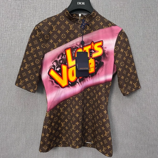 LV 路易威登 Logo【99新】印花套头运动上衣短袖T恤女款棕色 xs码