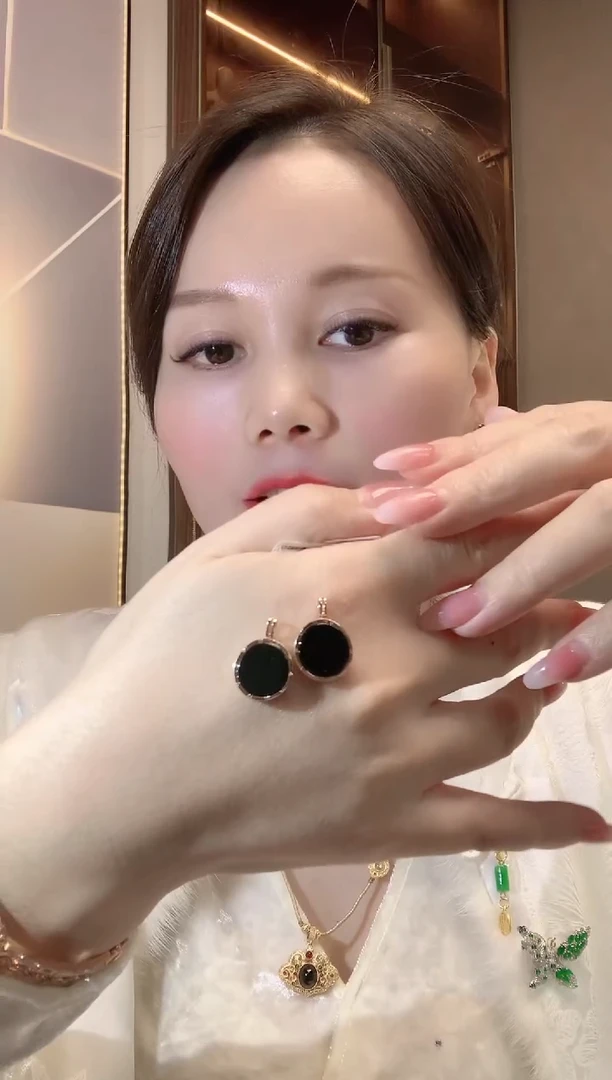 【闪购商品】翡翠吊坠（不含链）18K金镶嵌A1 多样性发货一件