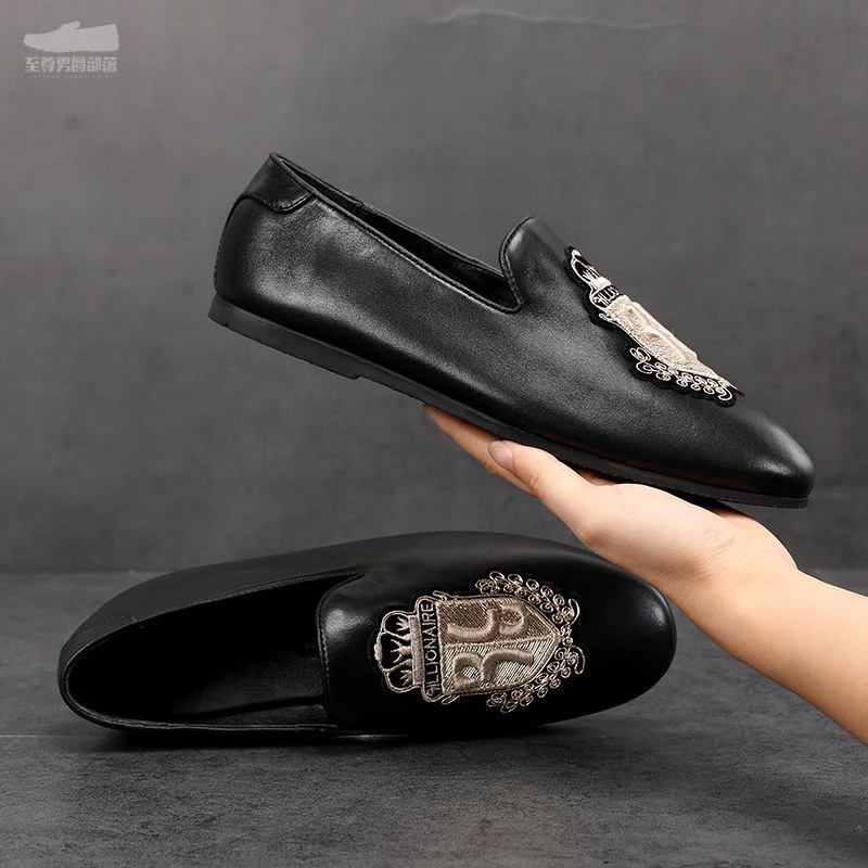 新款精神小伙潮鞋街头刺绣套脚时尚豆豆鞋男羊皮内里透气懒人鞋