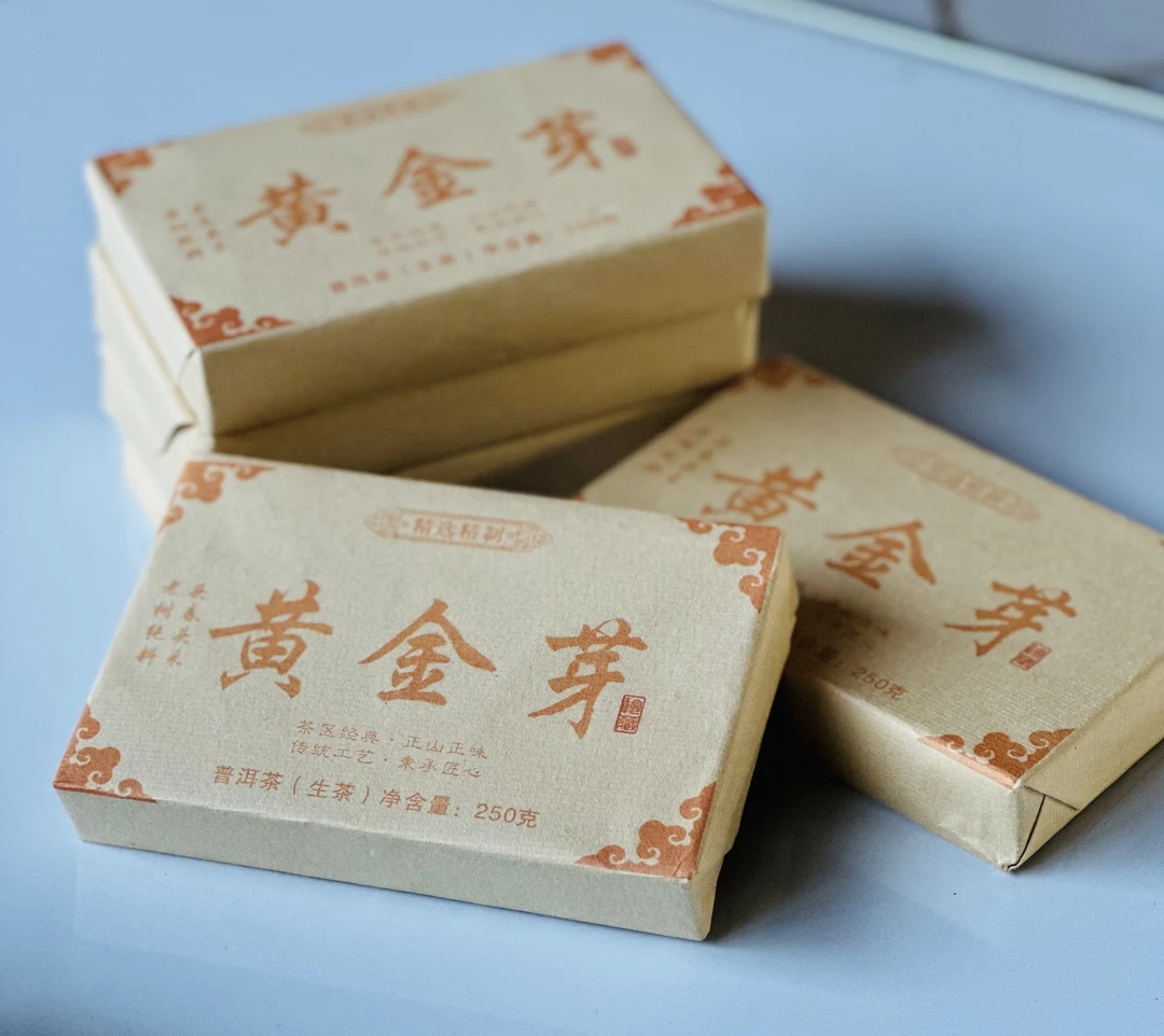 2023年 黄金芽 头春头采 小古树250克/砖（版纳茶区）