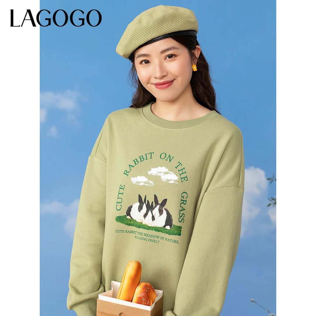 Lagogo新款圆领可爱兔兔图案胶印卫衣女MAEE41ZG86