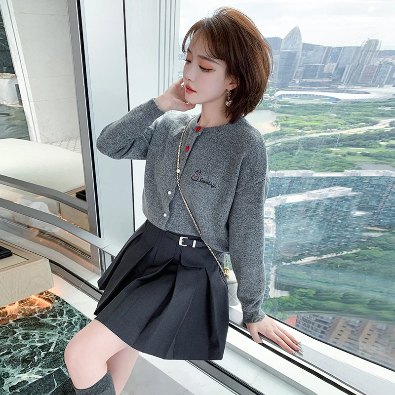 MIUCO减龄雪人刺绣红色珠扣圆领百搭灰色针织开衫女【现货】