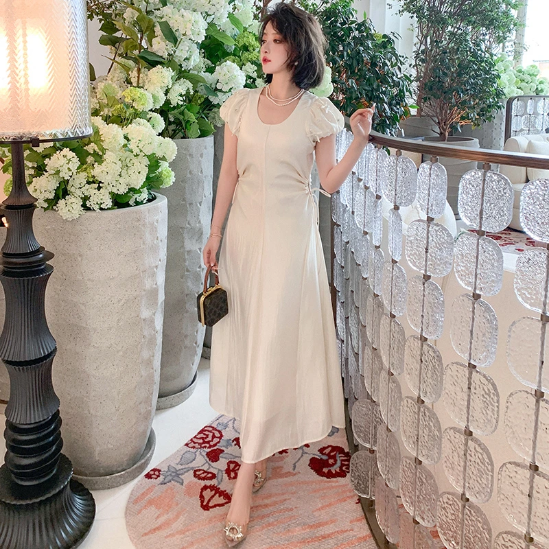 【现货】MIUCO气质U型领泡泡袖钉珠镶钻花朵镂空收腰连衣裙D3956