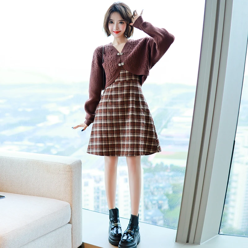 MIUCO金属搭扣蝙蝠袖针织开衫+复古格纹吊带裙两件套女