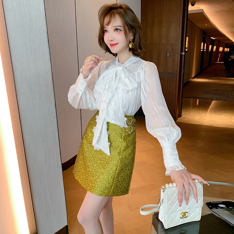 MIUCO气质蝴蝶结飘带领立体花朵条纹肌理长袖衬衫女