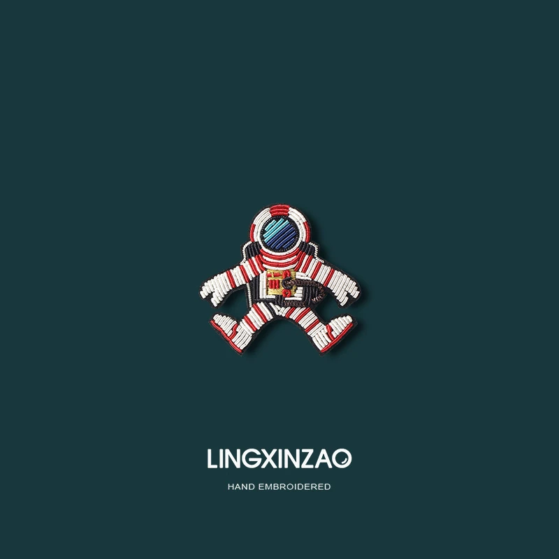 黄铜布艺胸针 手工刺绣宇航员胸针高档精致设计感别针衣服装饰女