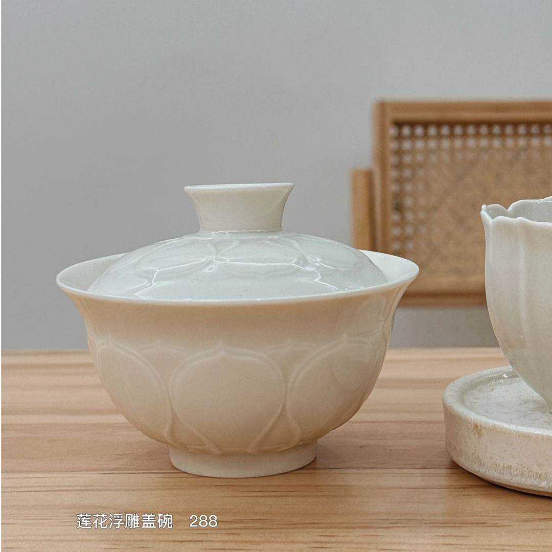 莲花浮雕盖碗白陶瓷中式美学防烫