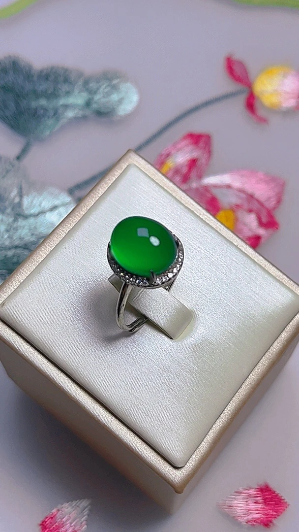 【唯美珠宝】马料绿玉髓鸽子蛋戒指S925银镶嵌简约百搭款