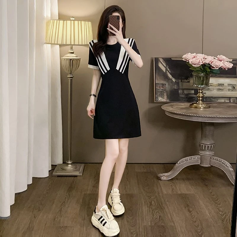 黑色休闲大码连衣裙女春夏2025新款显瘦气质小黑裙洋气中长款裙子