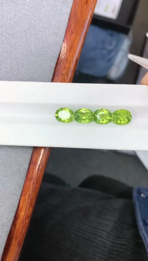 【闪购商品】橄榄石裸石未镶嵌2ct+ 椭圆 多样性发货一粒